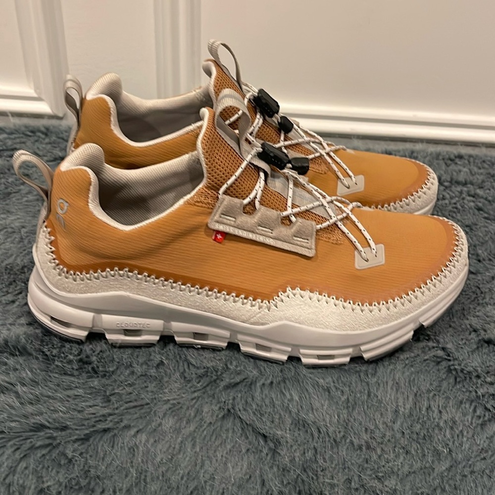 On Running Cloud Away Shoes Size 8.5 🥾🏃‍♀️‍➡️